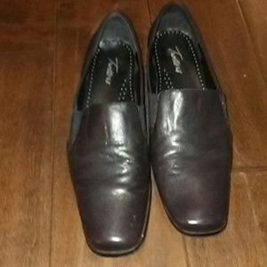 Women's Trotters shoes